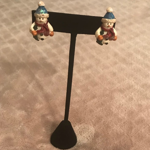 ‼️Bundle & Save‼️ Snowman Earrings - Picture 3 of 3
